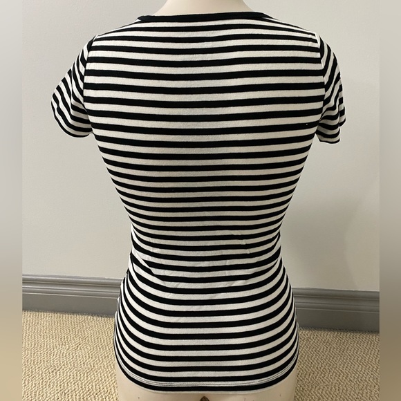 2/$20❤️- SHIRT | Women’s Gap modern tee shirt size medium - Picture 2 of 4